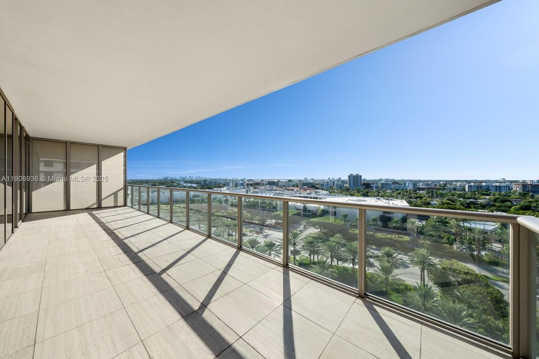 На продажу: $8,900,000 (3 спален, 3 ванн, 3884 Квадратных фут)