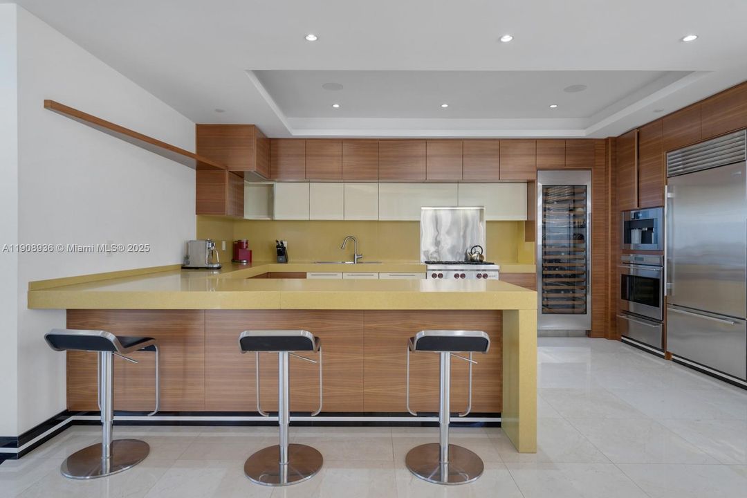 На продажу: $8,900,000 (3 спален, 3 ванн, 3884 Квадратных фут)