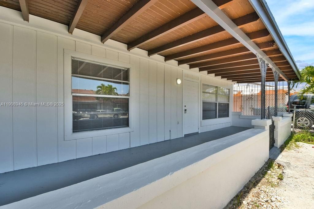 合同活跃: $410,000 (3 贝兹, 2 浴室, 1120 平方英尺)