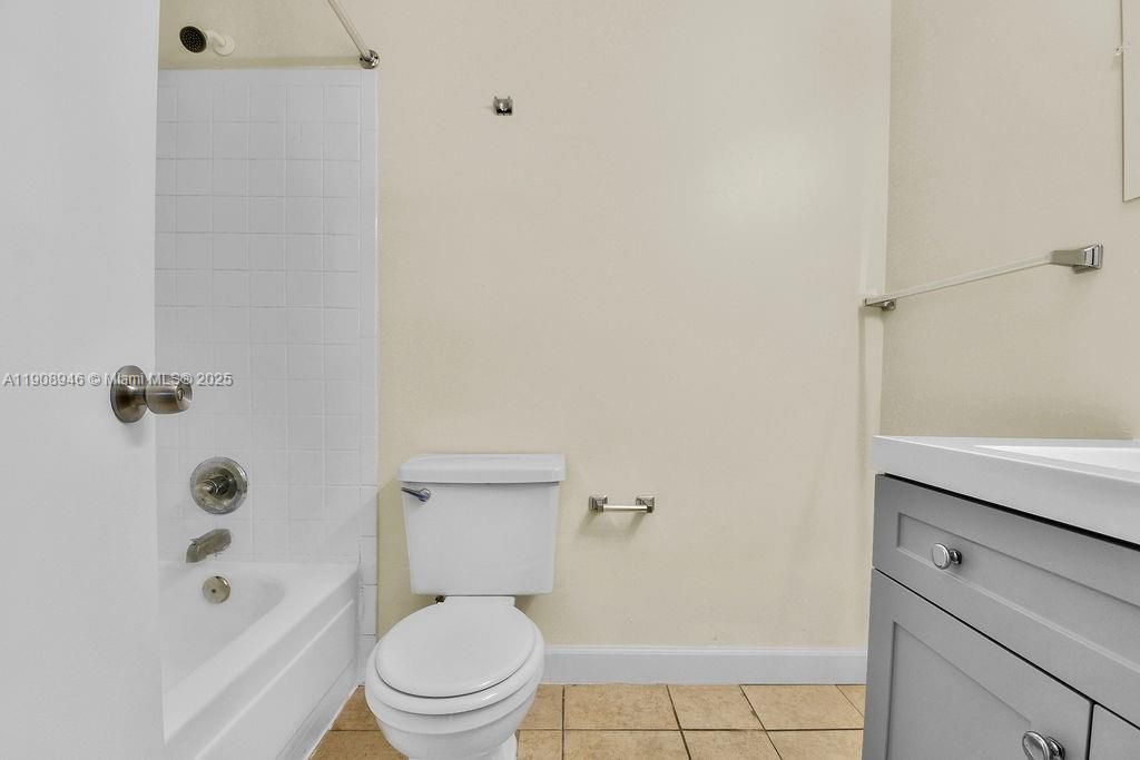 合同活跃: $410,000 (3 贝兹, 2 浴室, 1120 平方英尺)