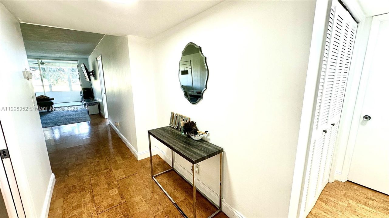 For Sale: $180,000 (1 beds, 1 baths, 900 Square Feet)