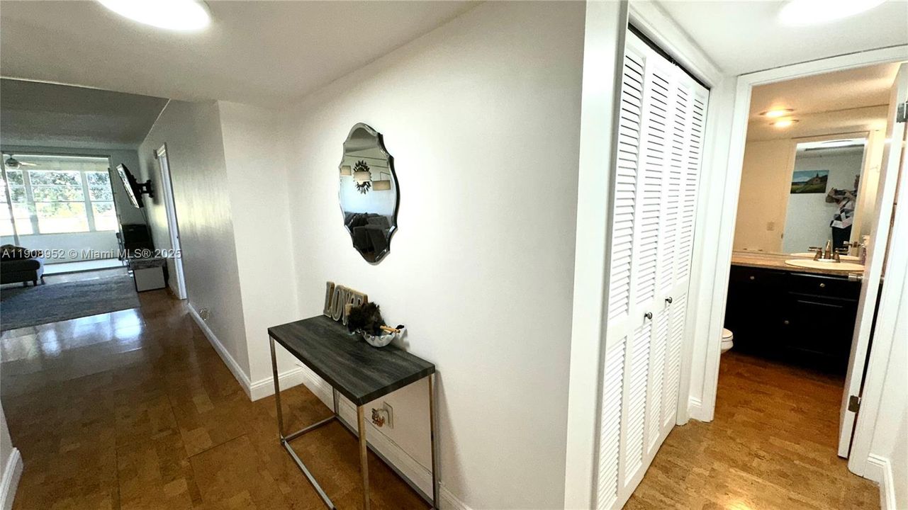 For Sale: $180,000 (1 beds, 1 baths, 900 Square Feet)