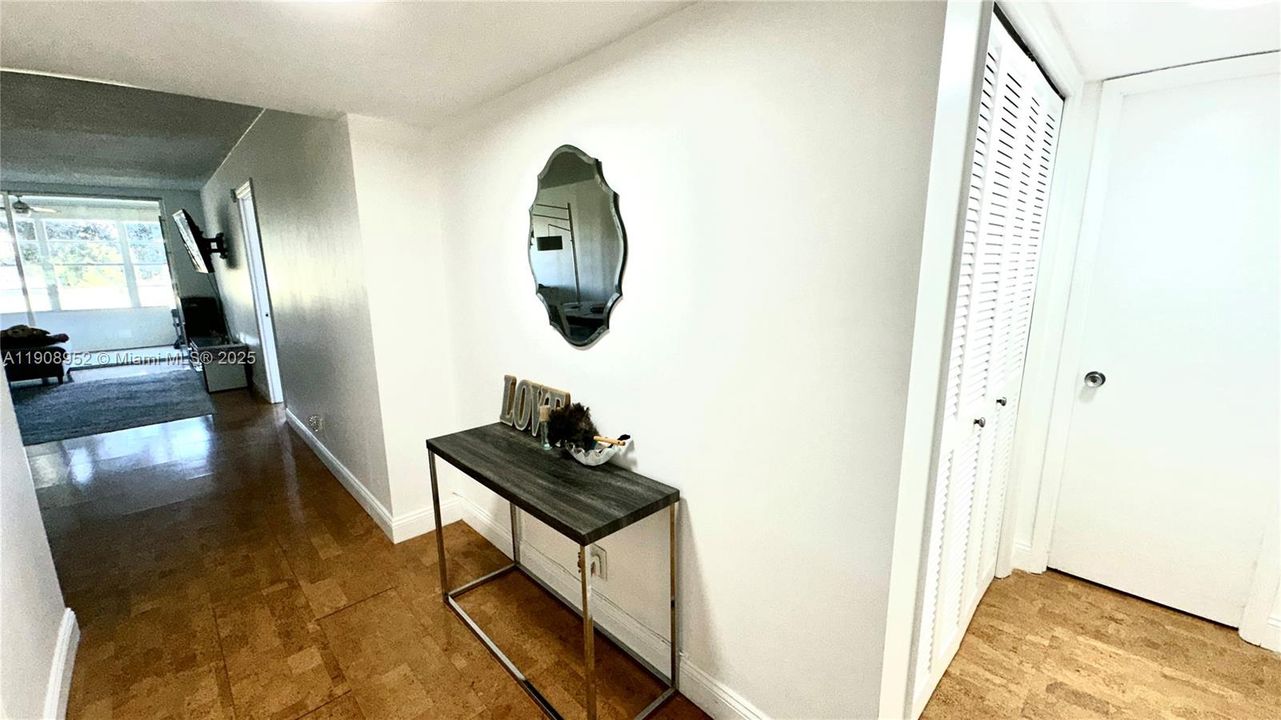 For Sale: $180,000 (1 beds, 1 baths, 900 Square Feet)