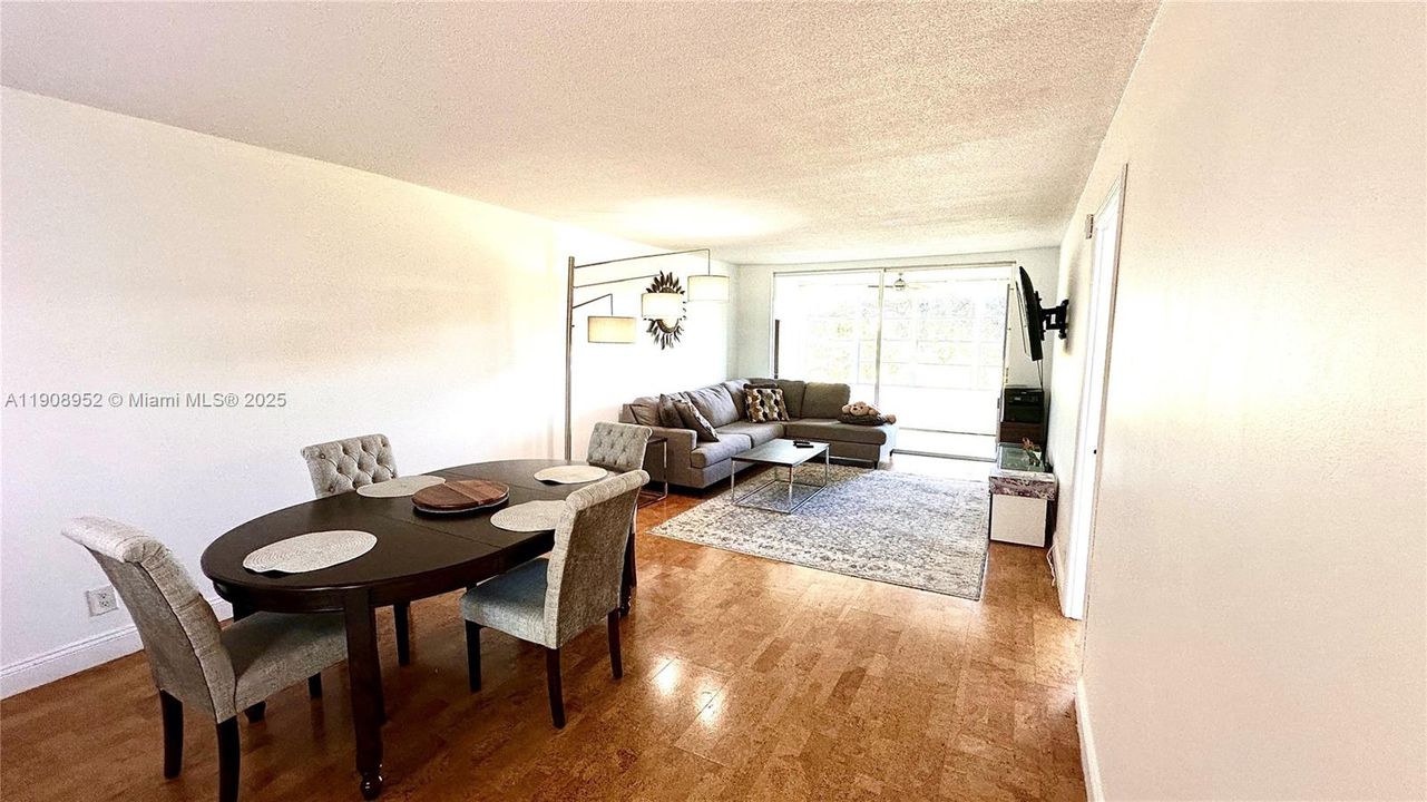 For Sale: $180,000 (1 beds, 1 baths, 900 Square Feet)