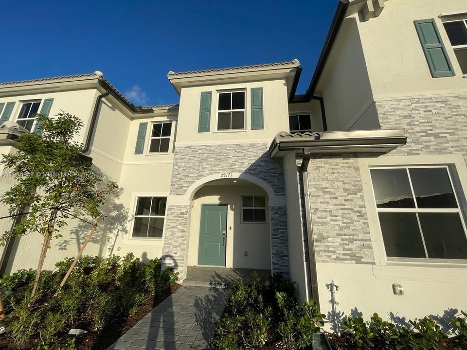 For Sale: $450,000 (3 beds, 2 baths, 1483 Square Feet)