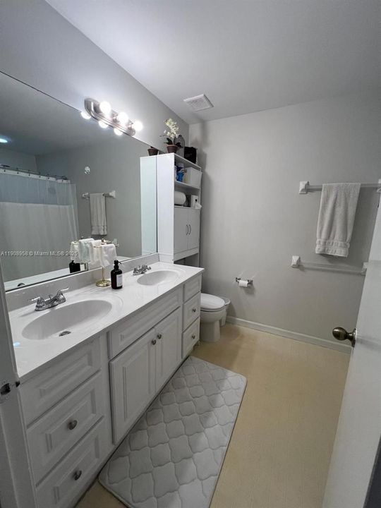 Active With Contract: $2,350 (2 beds, 1 baths, 1110 Square Feet)