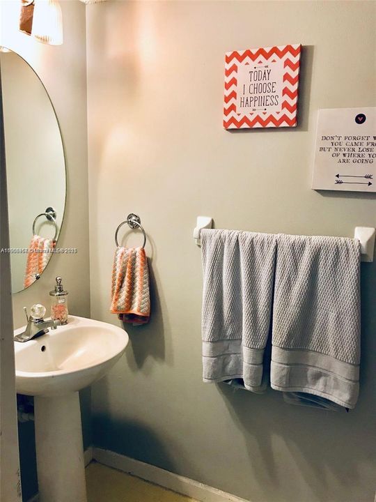 Active With Contract: $2,350 (2 beds, 1 baths, 1110 Square Feet)