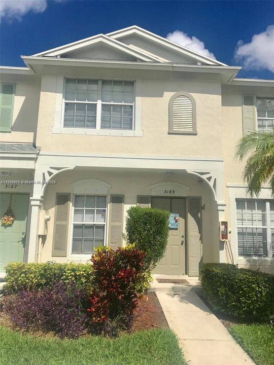 Active With Contract: $2,350 (2 beds, 1 baths, 1110 Square Feet)