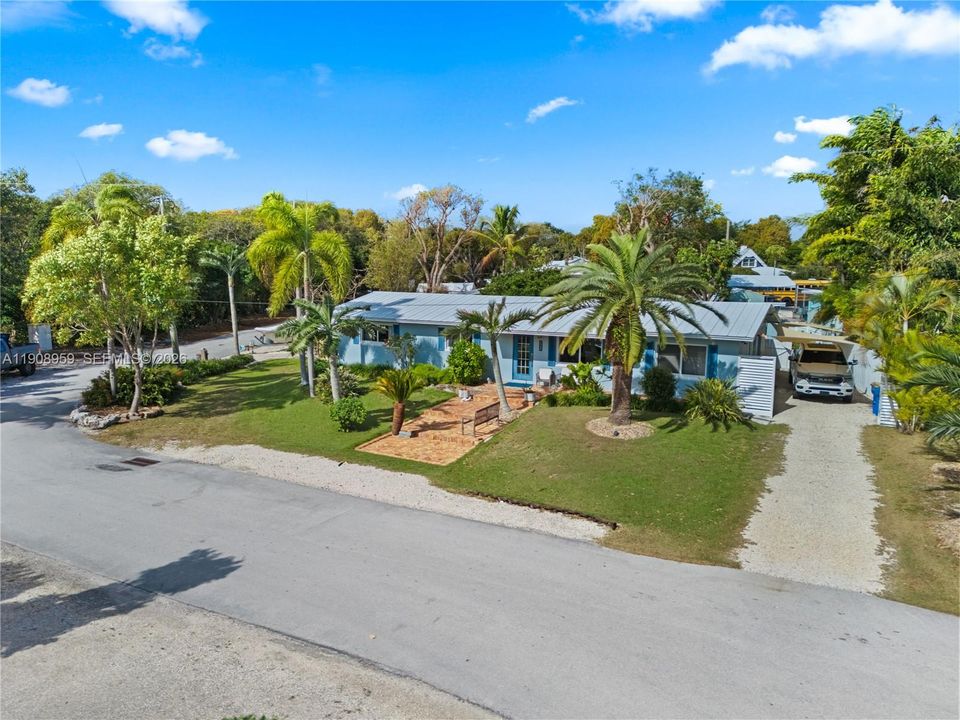 For Sale: $885,000 (4 beds, 2 baths, 1943 Square Feet)
