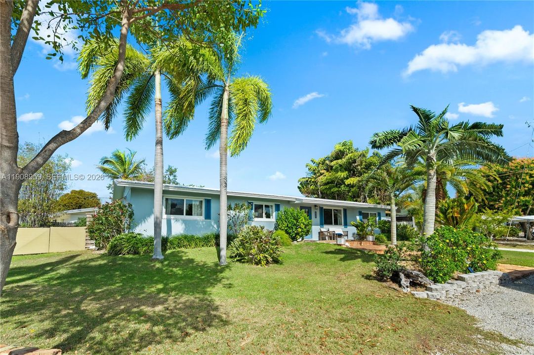 For Sale: $885,000 (4 beds, 2 baths, 1943 Square Feet)