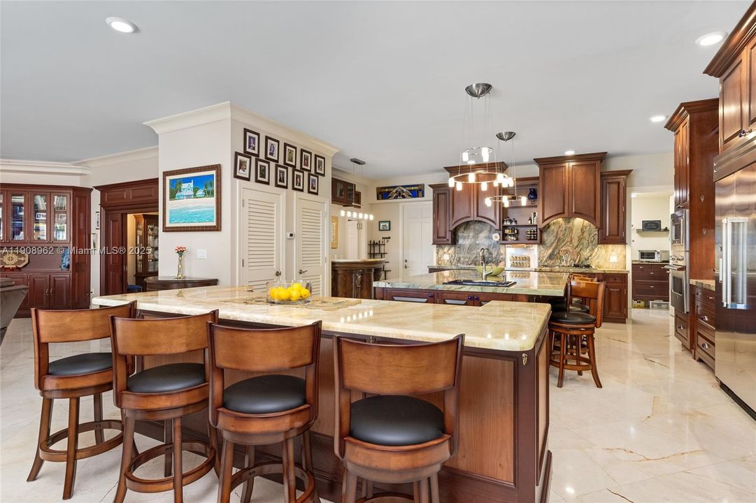 For Rent: $30,000 (4 beds, 5 baths, 5784 Square Feet)