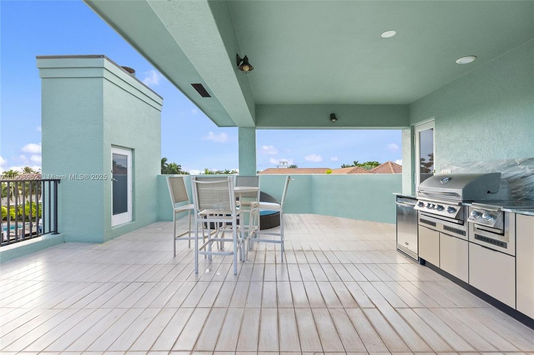 Rooftop Entertainment Deck with grill, refrigerator, hot-tub, shower, Lavatory