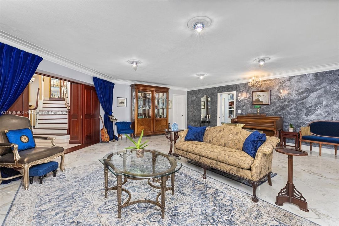 For Rent: $30,000 (4 beds, 5 baths, 5784 Square Feet)