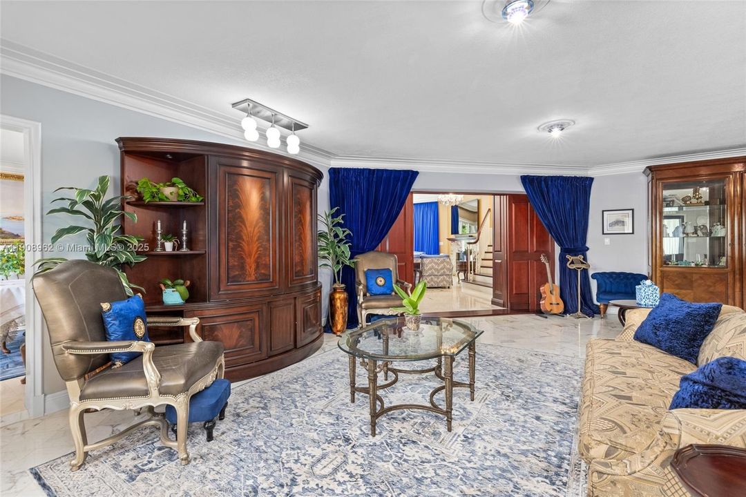 For Rent: $30,000 (4 beds, 5 baths, 5784 Square Feet)