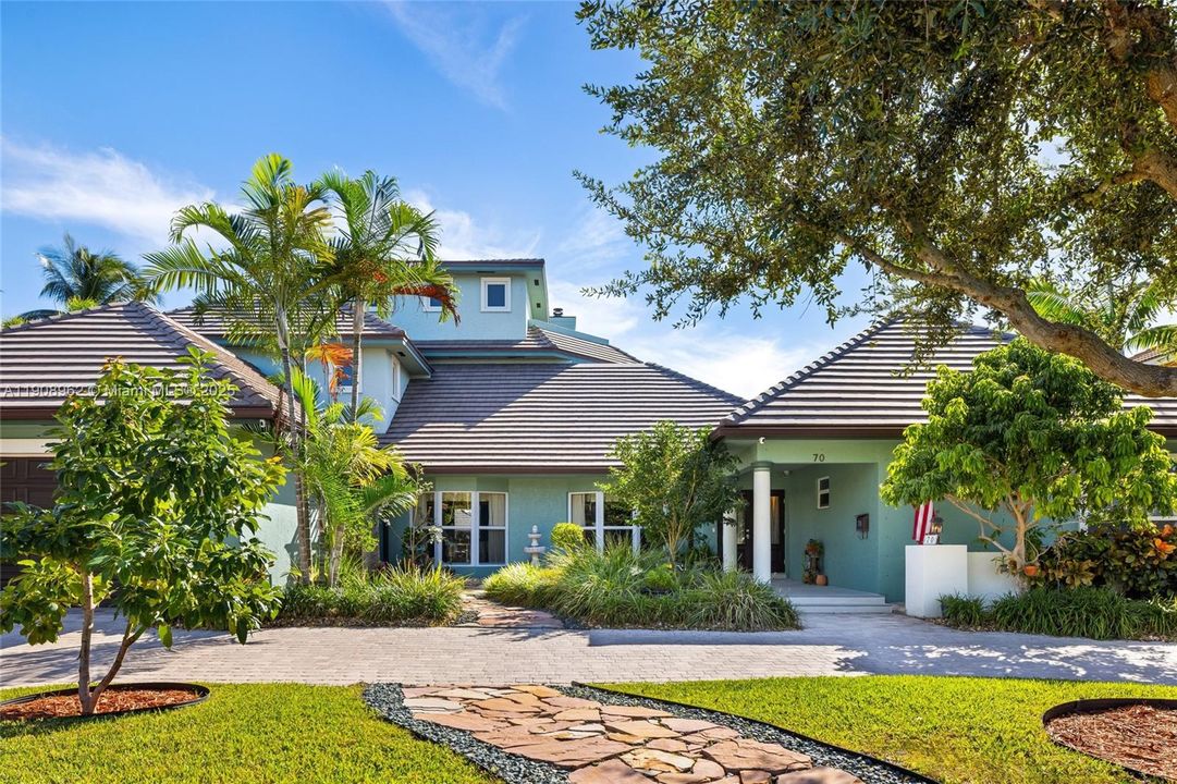 For Rent: $30,000 (4 beds, 5 baths, 5784 Square Feet)