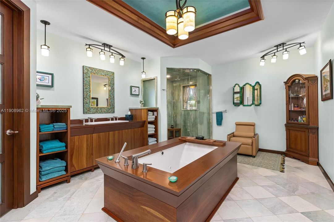 For Rent: $30,000 (4 beds, 5 baths, 5784 Square Feet)