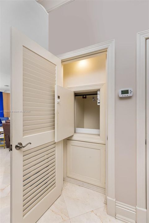 Kitchen Dumb Waiter convenience to 2nd floor and Rooftop Kitchen