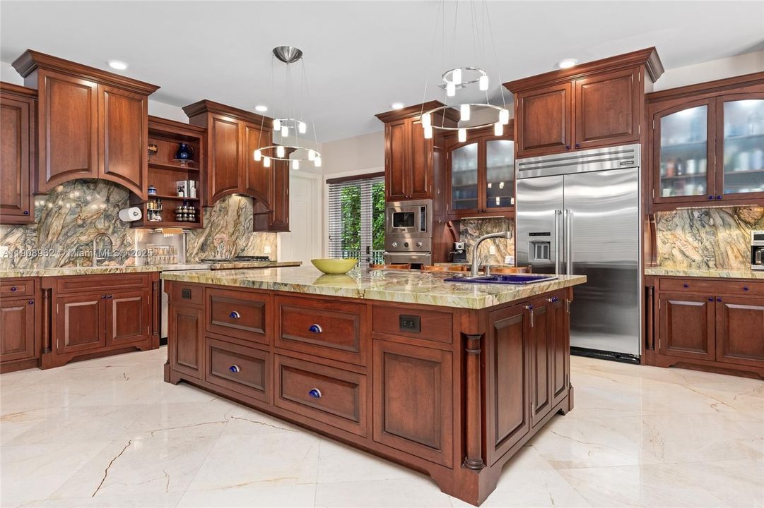 For Rent: $30,000 (4 beds, 5 baths, 5784 Square Feet)