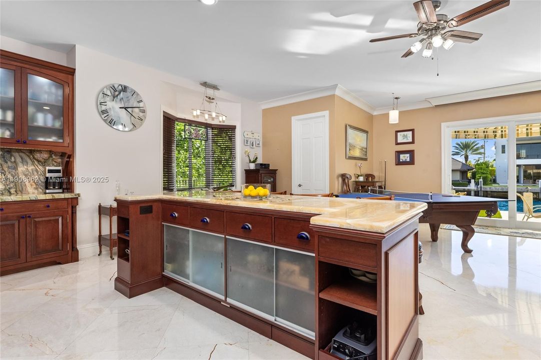 For Rent: $30,000 (4 beds, 5 baths, 5784 Square Feet)