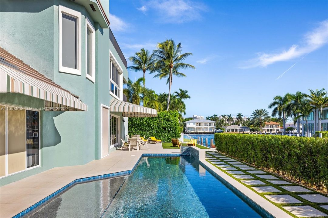 For Rent: $30,000 (4 beds, 5 baths, 5784 Square Feet)