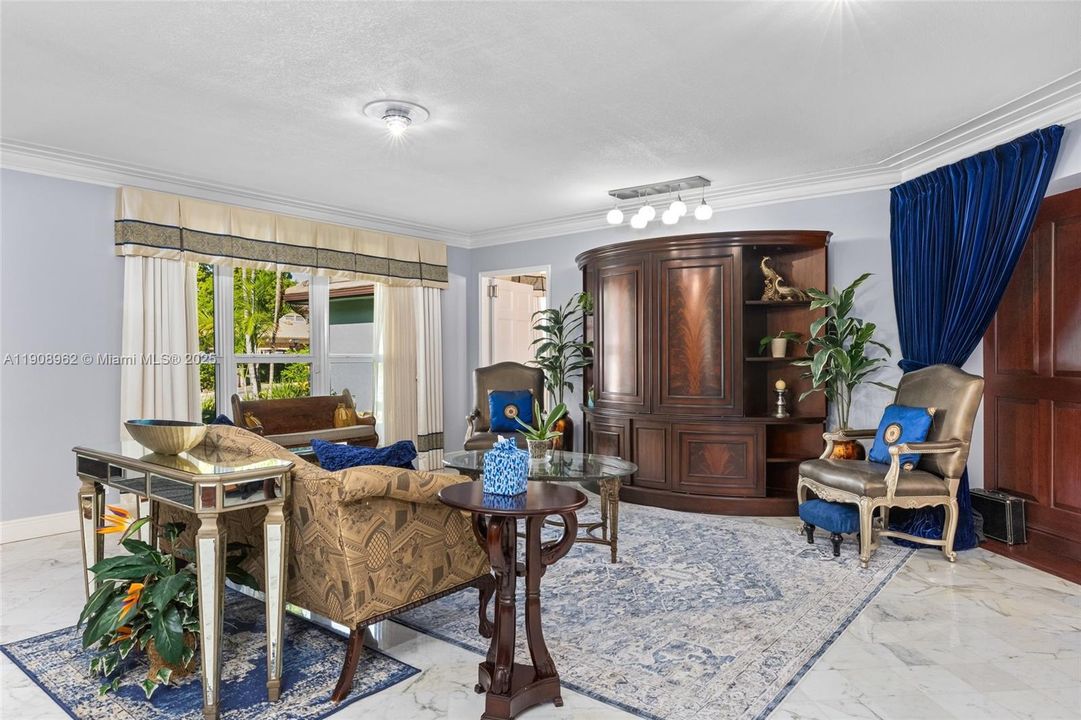 For Rent: $30,000 (4 beds, 5 baths, 5784 Square Feet)