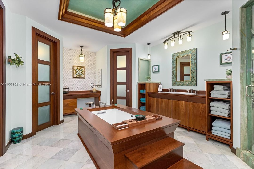 For Rent: $30,000 (4 beds, 5 baths, 5784 Square Feet)