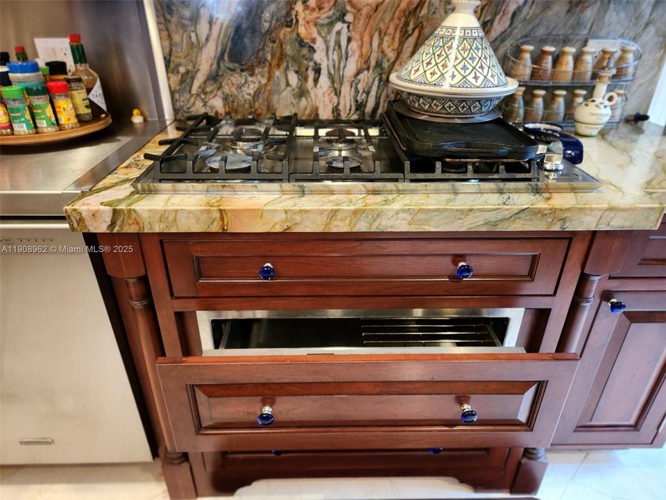 Gas Stovetop with warming drawers