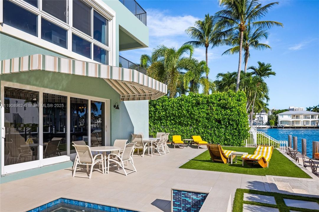 For Rent: $30,000 (4 beds, 5 baths, 5784 Square Feet)