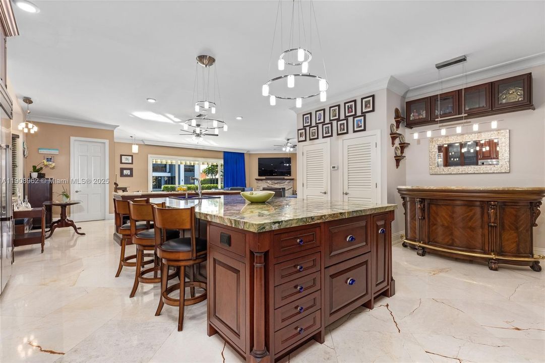 For Rent: $30,000 (4 beds, 5 baths, 5784 Square Feet)