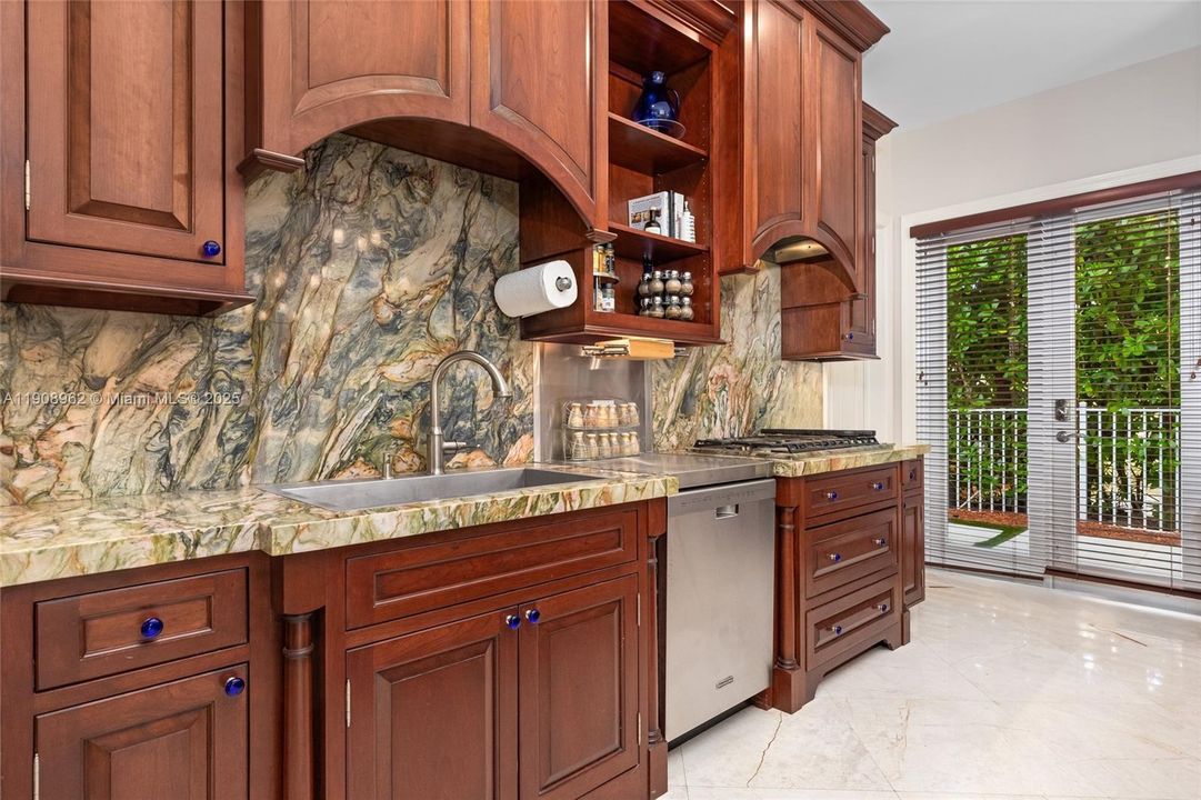 For Rent: $30,000 (4 beds, 5 baths, 5784 Square Feet)