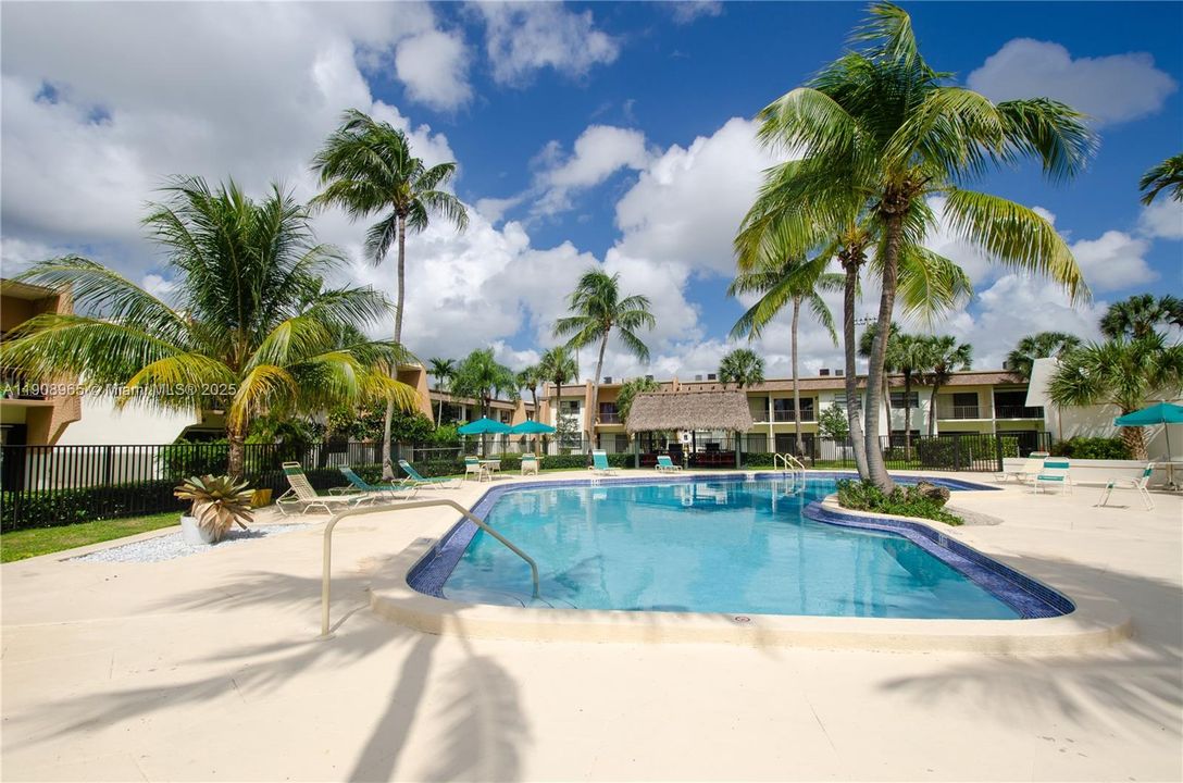 For Sale: $265,000 (1 beds, 1 baths, 672 Square Feet)