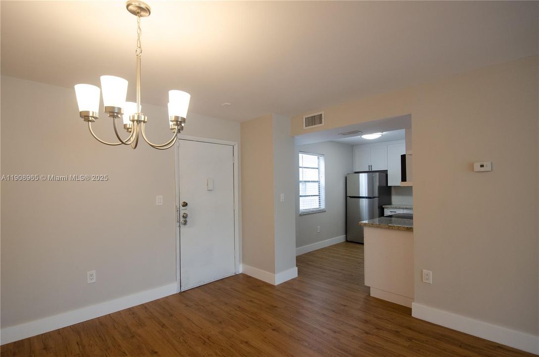For Sale: $265,000 (1 beds, 1 baths, 672 Square Feet)
