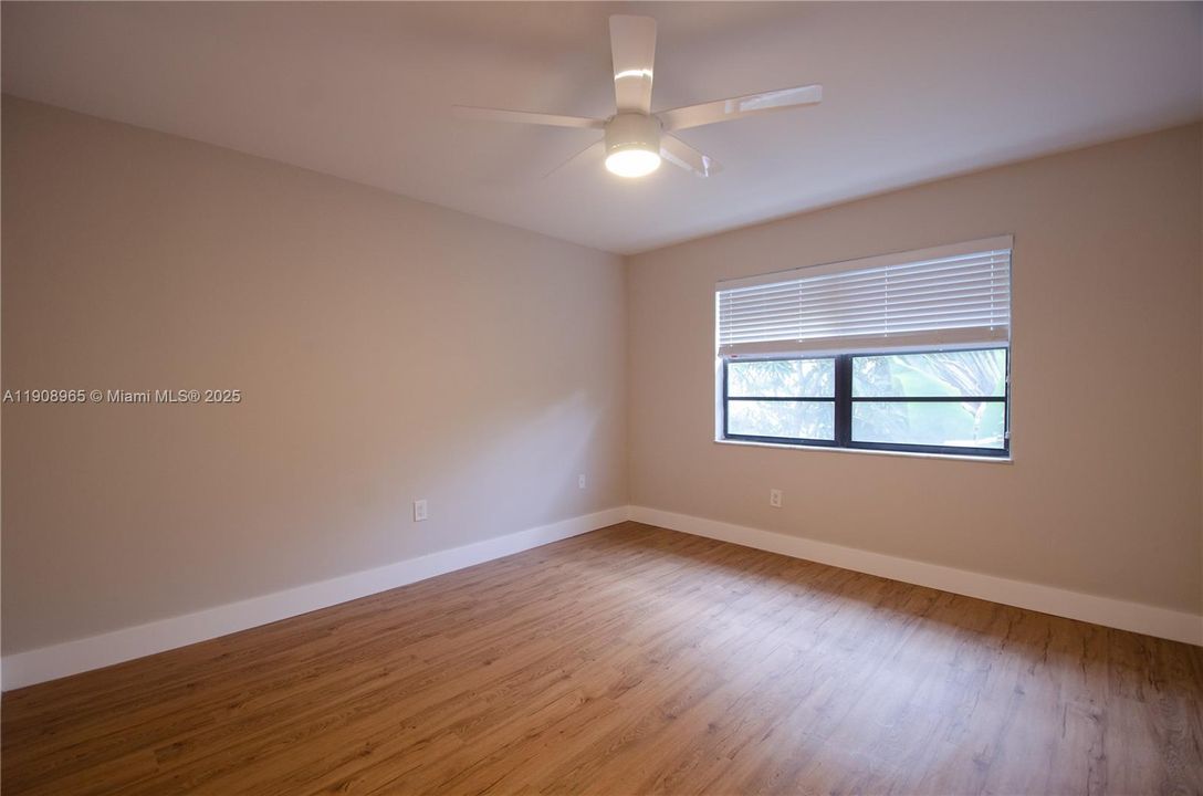 For Sale: $265,000 (1 beds, 1 baths, 672 Square Feet)