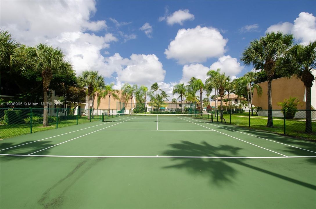 For Sale: $265,000 (1 beds, 1 baths, 672 Square Feet)