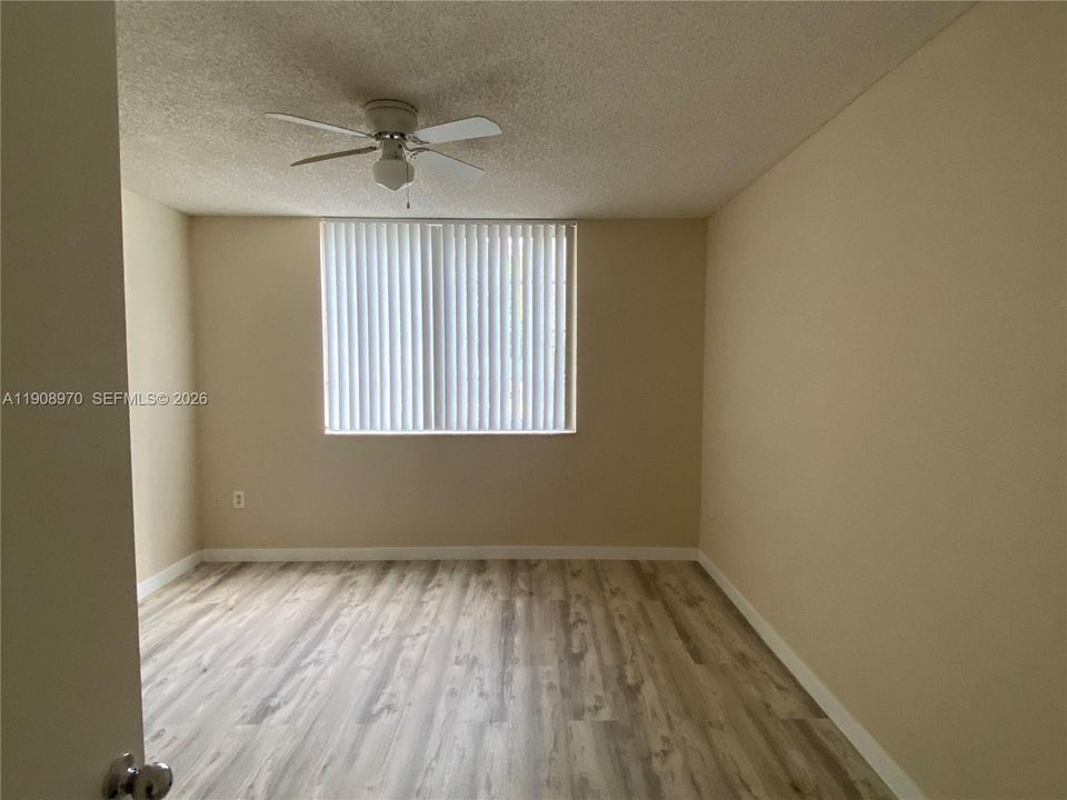 Recently Rented: $2,200 (2 beds, 2 baths, 966 Square Feet)