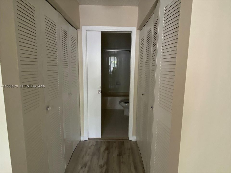 Recently Rented: $2,200 (2 beds, 2 baths, 966 Square Feet)