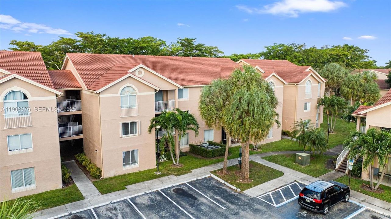 For Sale: $295,000 (2 beds, 2 baths, 1075 Square Feet)