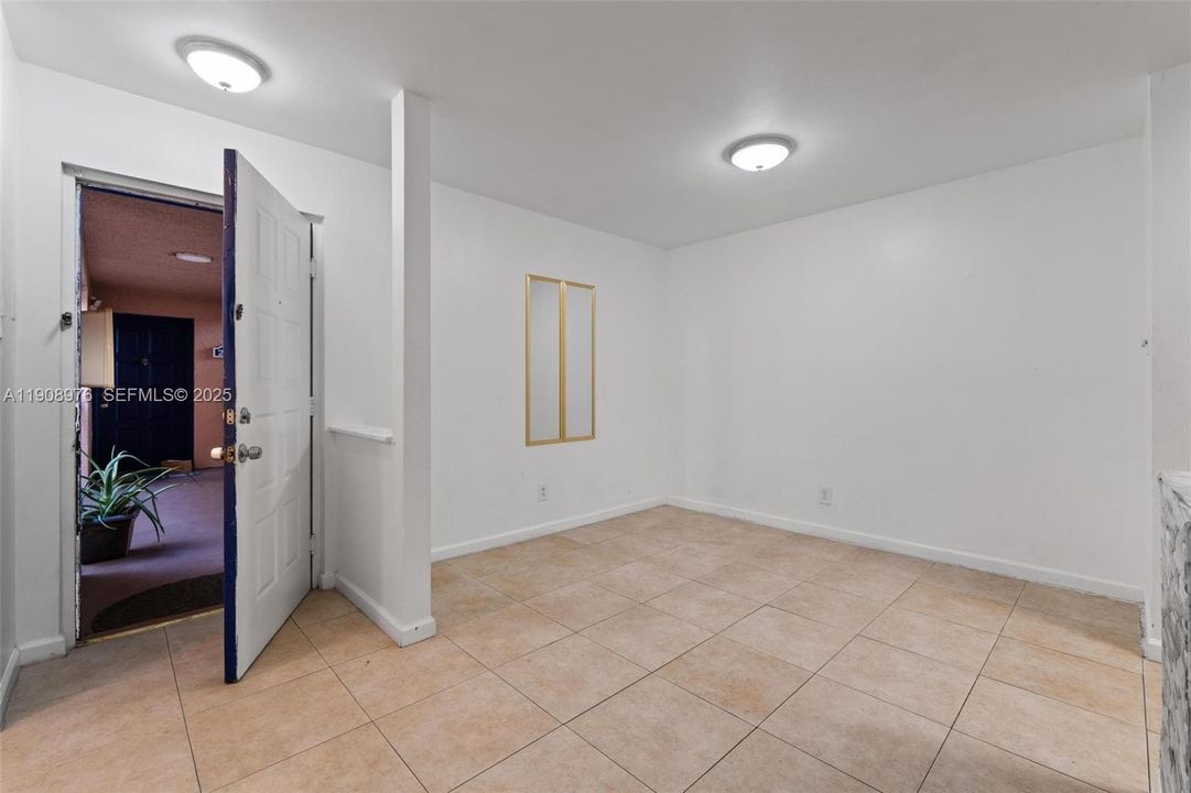 For Sale: $295,000 (2 beds, 2 baths, 1075 Square Feet)