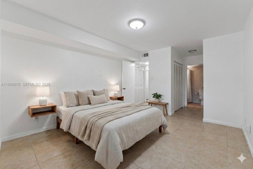 For Sale: $295,000 (2 beds, 2 baths, 1075 Square Feet)