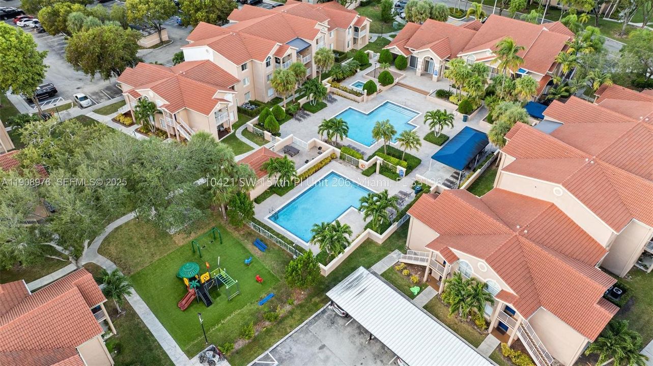 For Sale: $295,000 (2 beds, 2 baths, 1075 Square Feet)