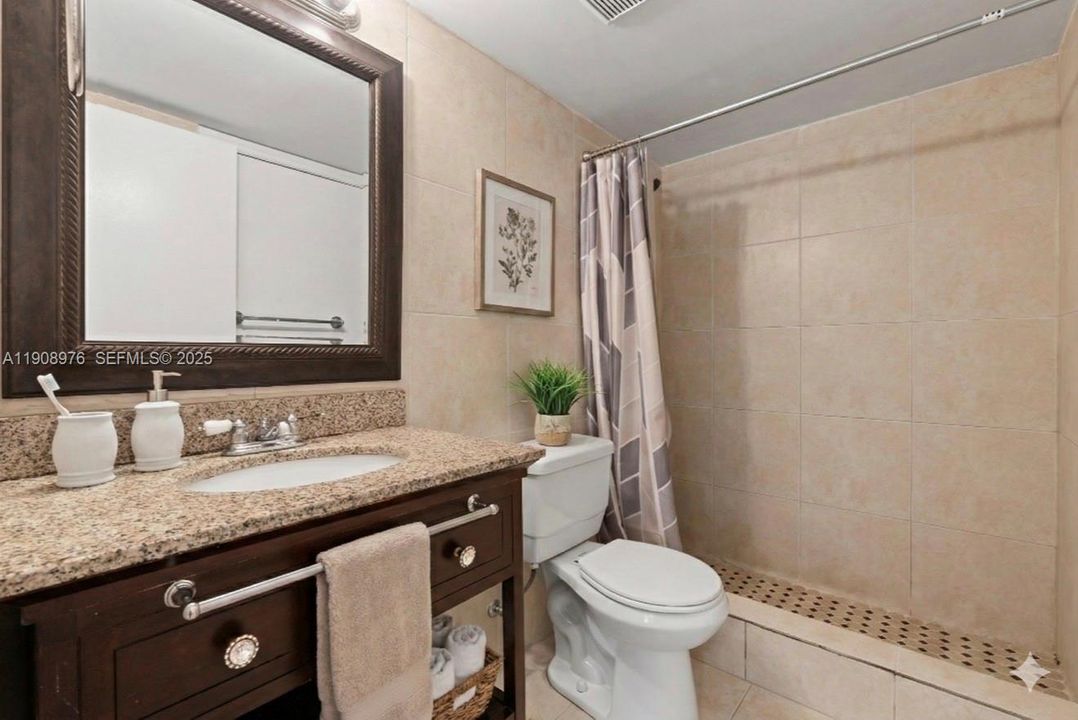 For Sale: $295,000 (2 beds, 2 baths, 1075 Square Feet)