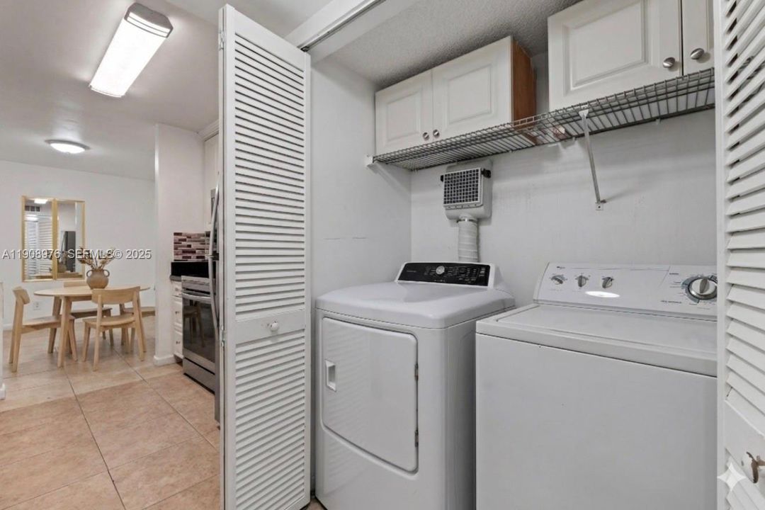 For Sale: $295,000 (2 beds, 2 baths, 1075 Square Feet)