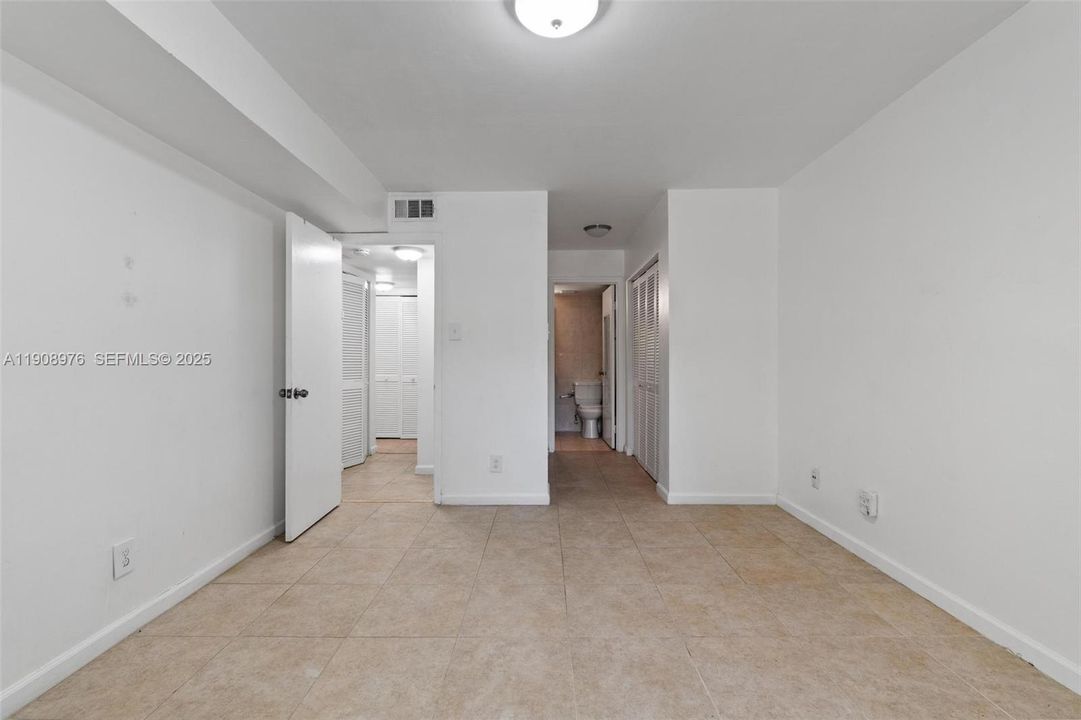 For Sale: $295,000 (2 beds, 2 baths, 1075 Square Feet)