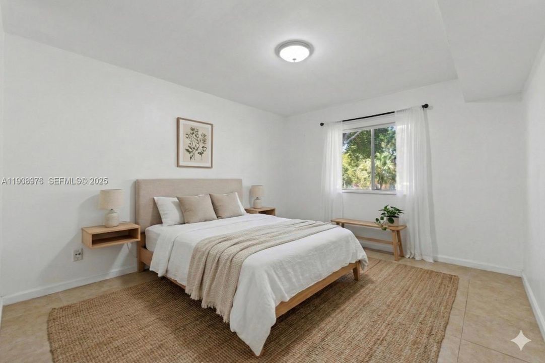 For Sale: $295,000 (2 beds, 2 baths, 1075 Square Feet)