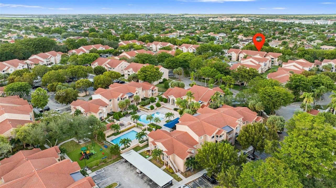 For Sale: $295,000 (2 beds, 2 baths, 1075 Square Feet)