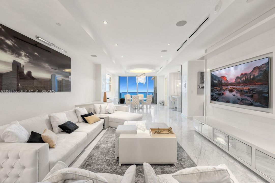 На продажу: $6,400,000 (2 спален, 2 ванн, 2123 Квадратных фут)