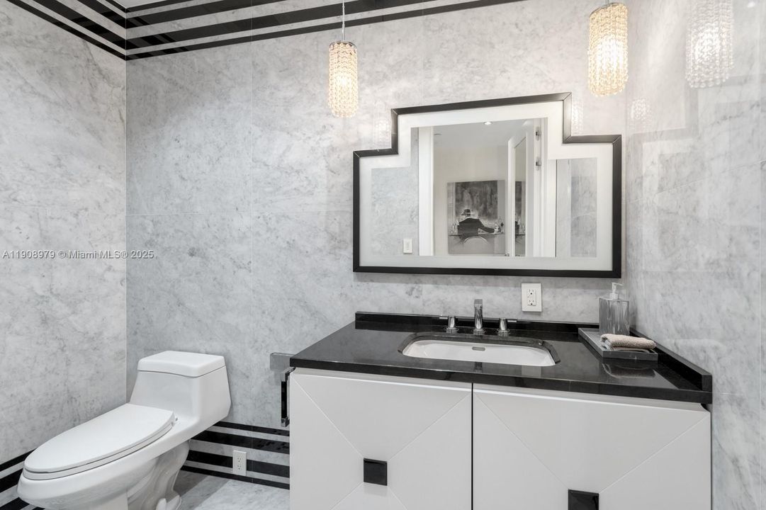 На продажу: $6,400,000 (2 спален, 2 ванн, 2123 Квадратных фут)