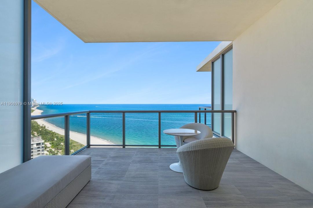 На продажу: $6,400,000 (2 спален, 2 ванн, 2123 Квадратных фут)