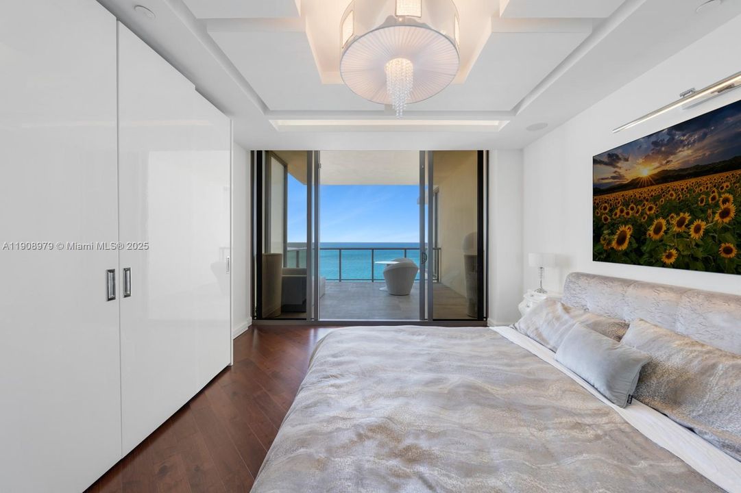 На продажу: $6,400,000 (2 спален, 2 ванн, 2123 Квадратных фут)