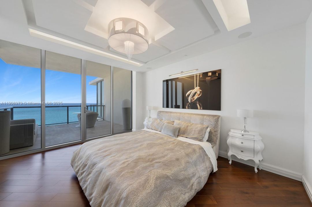 На продажу: $6,400,000 (2 спален, 2 ванн, 2123 Квадратных фут)